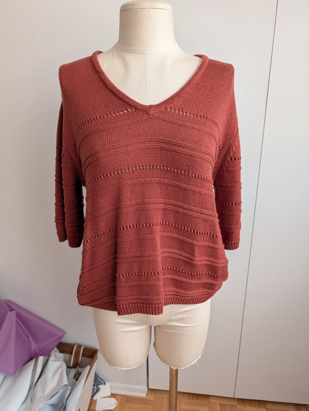 Relaxed V-Neck Knit Top in Rust
